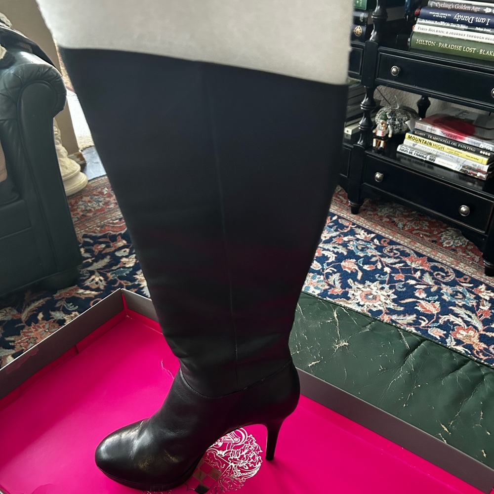 VINCE  CAMUTO Emilian Black Retro Sheep Skin Platform Boots.  NEVER WORN